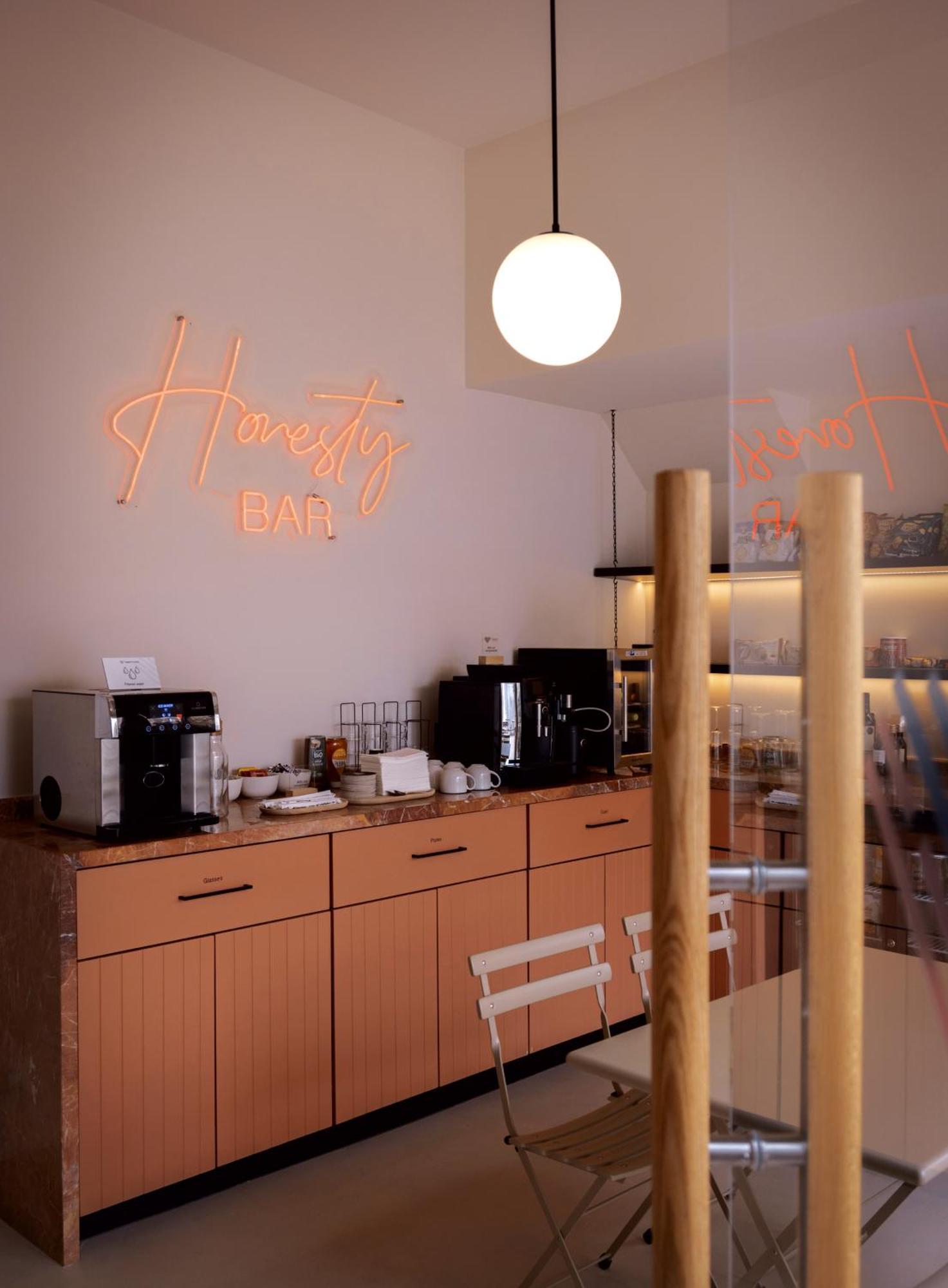 Heart Hotel Лимасол Екстериор снимка